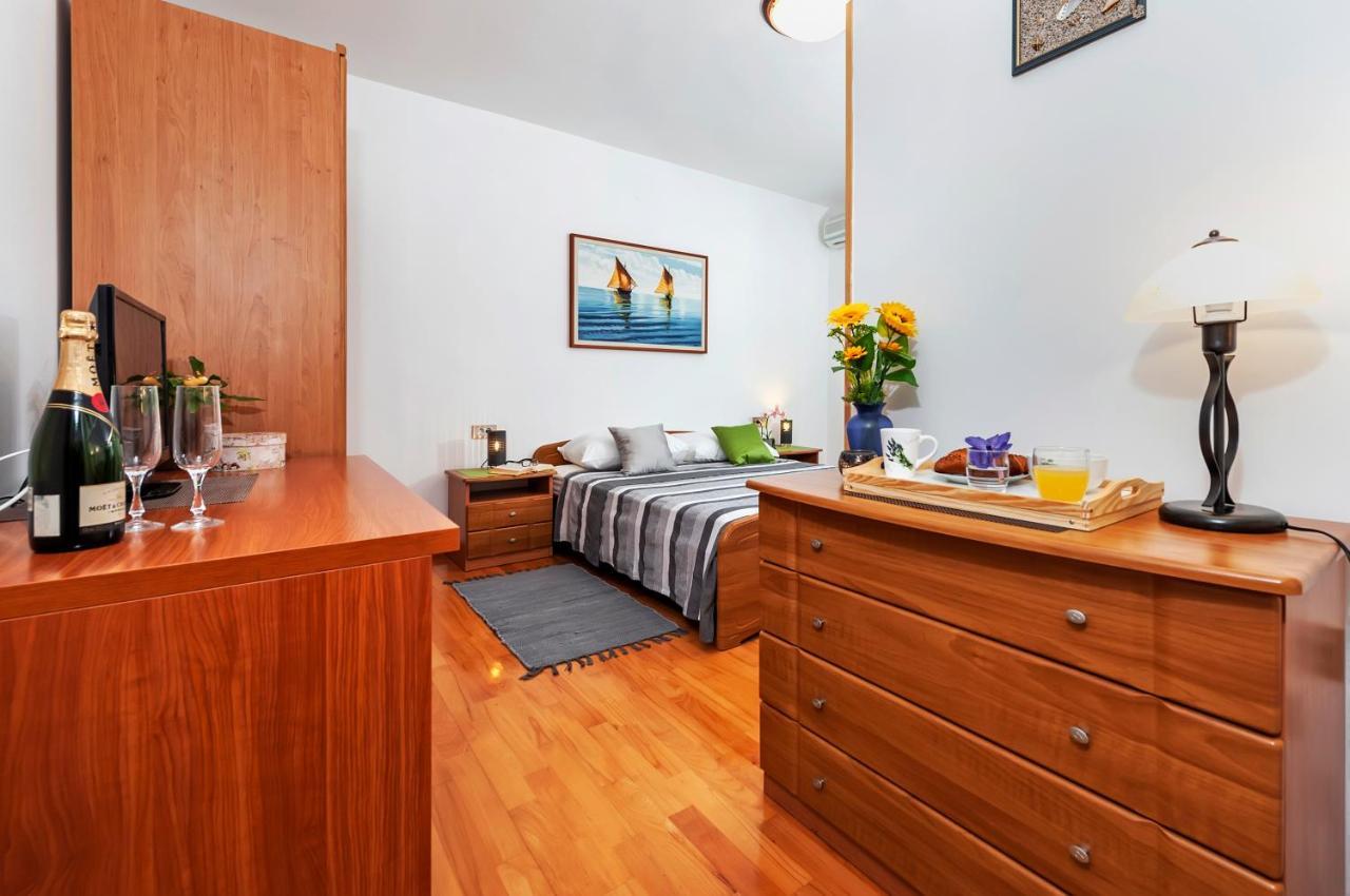 Apartment & Rooms Graciela Rovinj Bagian luar foto