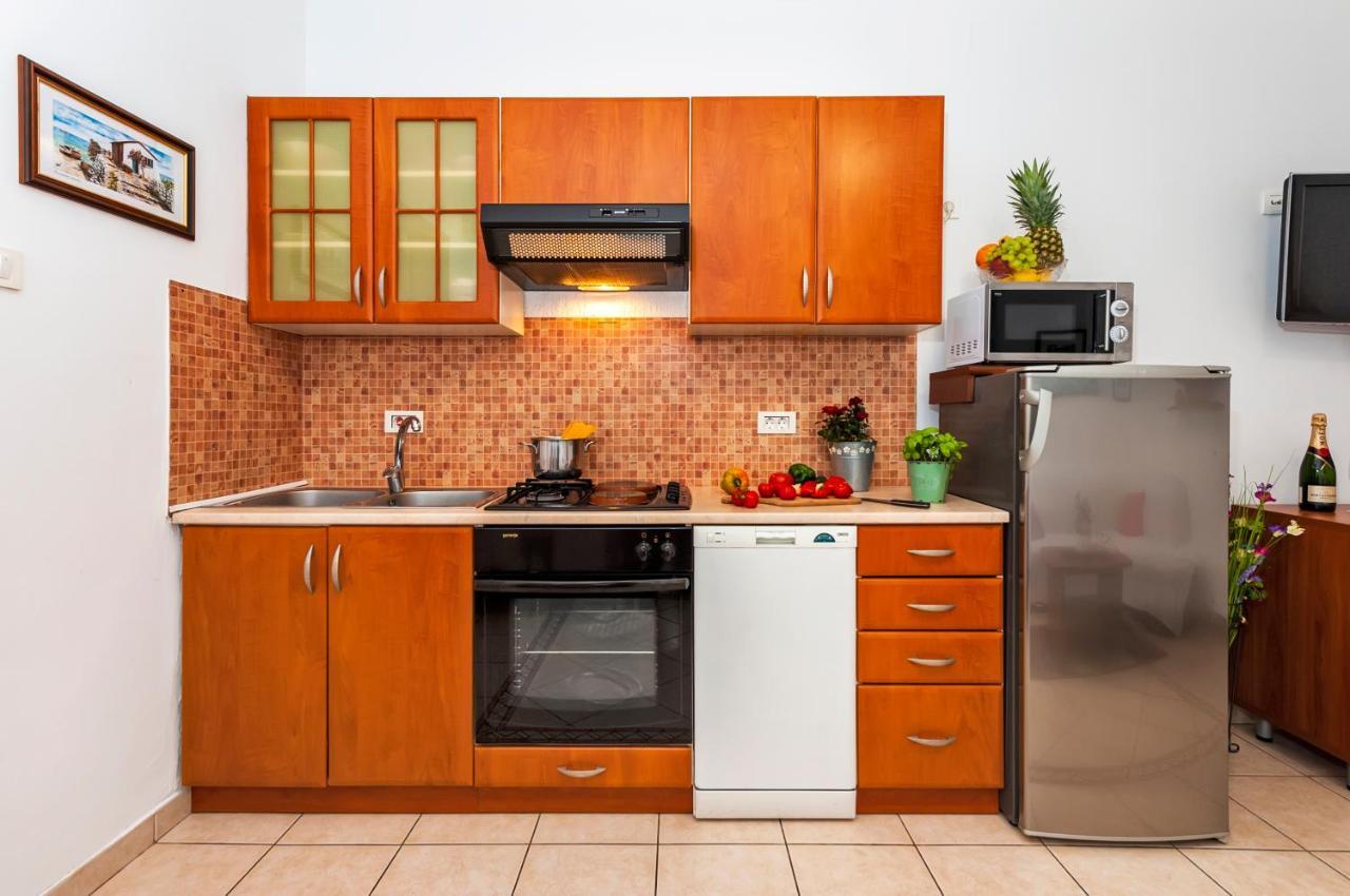 Apartment & Rooms Graciela Rovinj Bagian luar foto
