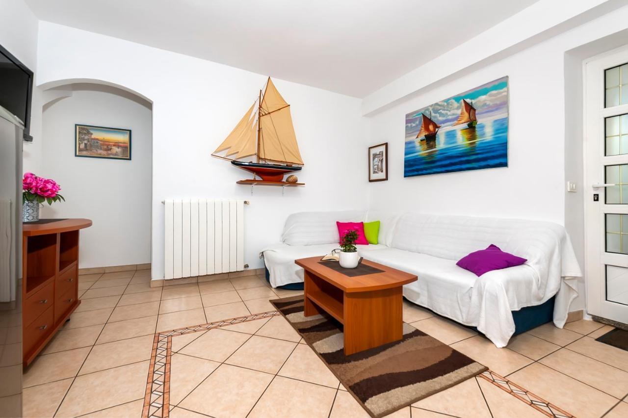 Apartment & Rooms Graciela Rovinj Bagian luar foto